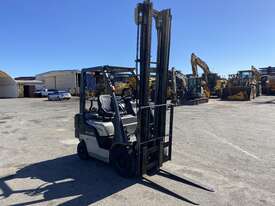 Nissan L01A18U Petrol and Gas Counterbalance Forklift - picture2' - Click to enlarge
