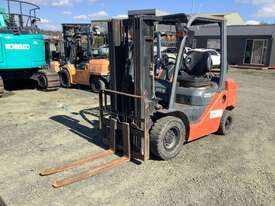 2011 Toyota 32-8FG25 Forklift - picture0' - Click to enlarge