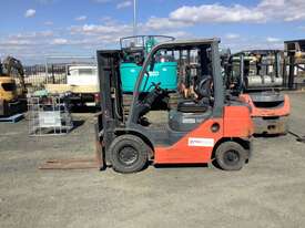 2011 Toyota 32-8FG25 Forklift - picture1' - Click to enlarge