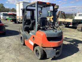 2011 Toyota 32-8FG25 Forklift - picture2' - Click to enlarge