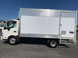 2018 Hino 300 series Pantech - picture2' - Click to enlarge