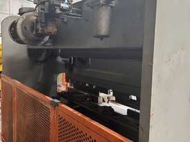 Metalmaster Hydraulic Press Brake - picture2' - Click to enlarge