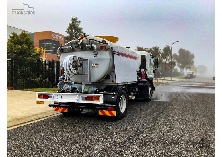 caption Isuzu FSR 140/120-260 Water truck Truck