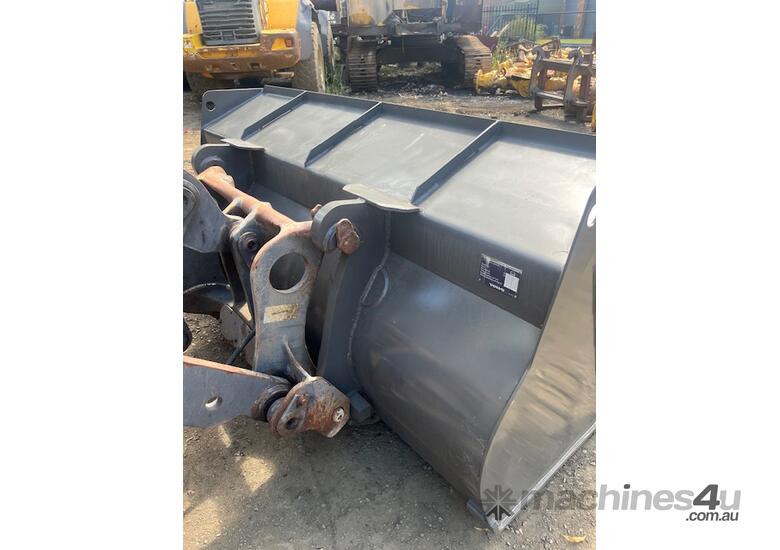 Volvo L50E Wheel Loader + New Bucket & Quick Hitch