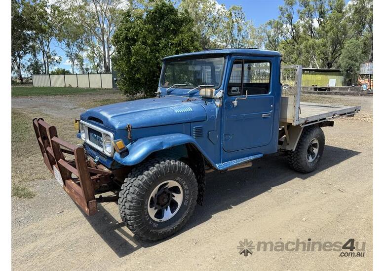 caption 1980 TOYOTA LANDCRUISER HJ45 UTE