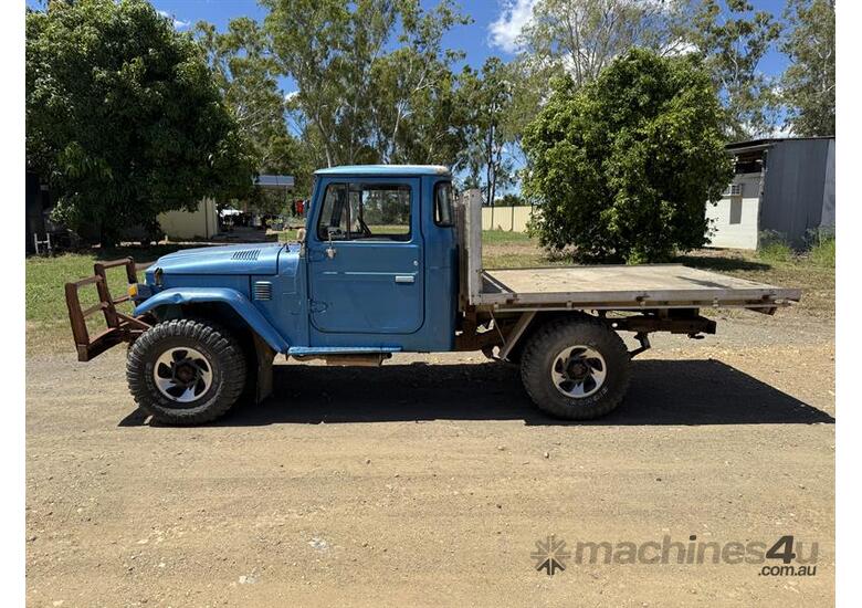 caption 1980 TOYOTA LANDCRUISER HJ45 UTE