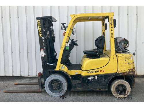 caption HYSTER H2.5XT Counterbalance Forklift