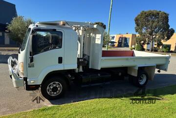Truck Tipper Isuzu FSR850 Auto 255HP 7 tonne pay load 4200 tray 129606km 1IOT384 SN1724 Truck Tipper Isuzu FSR850 Auto 255HP 7 tonne pay load 4200 tray 129606km 1IOT384 SN1724