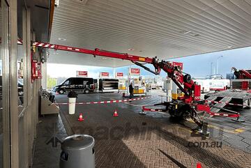 Electric Crawler crane Hoeflon C10e can lift up to 4T