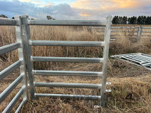 caption Short Sheep Panels x10