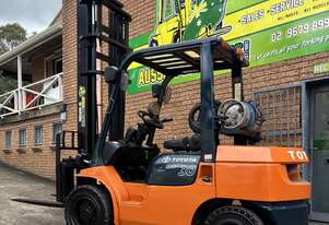 Toyota 3 Ton   Forklift