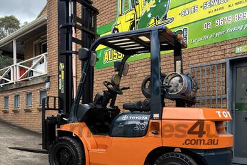 Toyota 3 Ton   Forklift