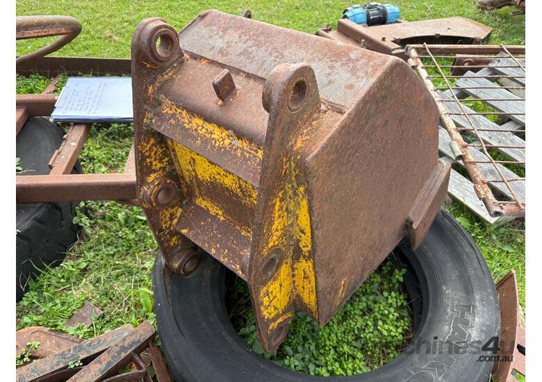 caption Massey Ferguson Back Hoe Bucket
