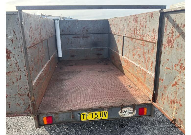 caption 2019 National Trailers & Campers Tipping Box Trailer