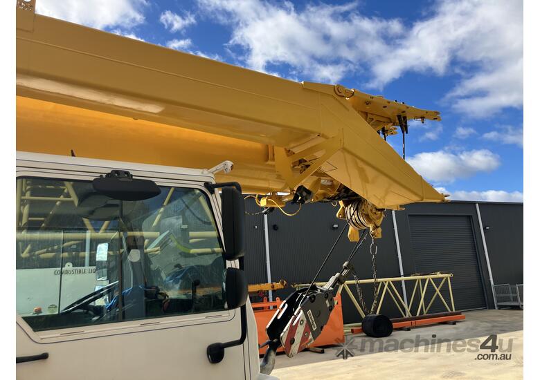 caption 2009 Liebherr LTM 1040-2.1 All Terrain Crane