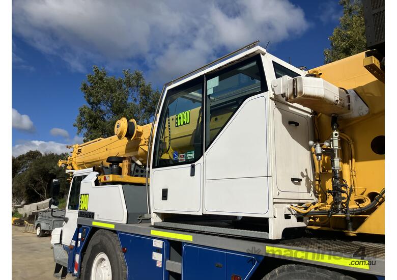 caption 2009 Liebherr LTM 1040-2.1 All Terrain Crane