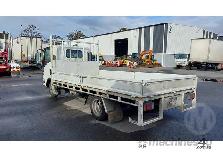 caption Isuzu N Series