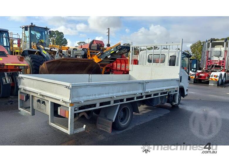caption Isuzu N Series