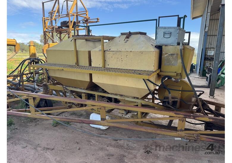 caption GYRAL T220 PLANTER & CART