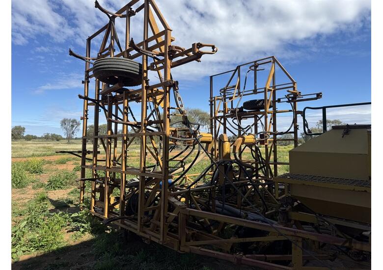 caption GYRAL T220 PLANTER & CART