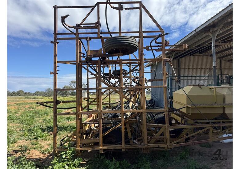 caption GYRAL T220 PLANTER & CART