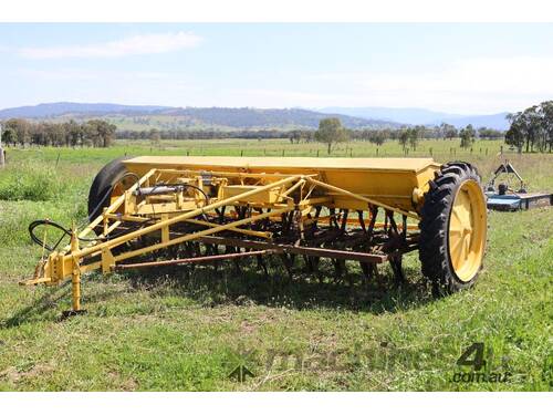 caption HORWOOD BAGSHAW 24RUN COMBINE SEEDER