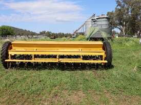 HORWOOD BAGSHAW 24RUN COMBINE SEEDER - picture1' - Click to enlarge