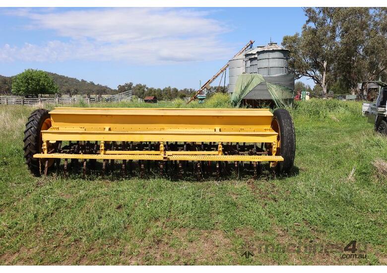 caption HORWOOD BAGSHAW 24RUN COMBINE SEEDER