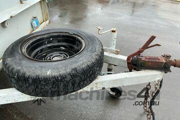 1992 Australian Trailers PTY.LTD T Box Single Axle Enclosed Box Trailer