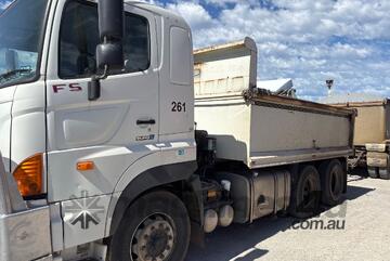 Hino 2012   FS 700 2844 Tipper