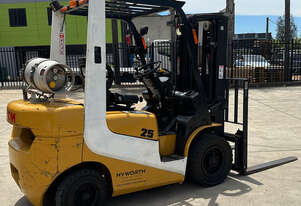 TCM 2.5T Gas Forklift 4.35m lift - Container Mast FOR SALE