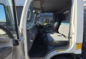 2009 Isuzu NNR 200 Medium 4x2 Tray Truck