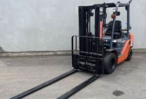 Used 2.5t Toyota Container Mast