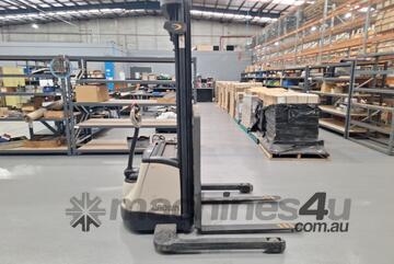 Crown SX3030TT5500 Walk Behind Straddle Stacker