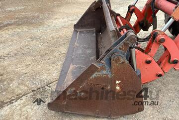 Kubota M6040D Tractor / Loader