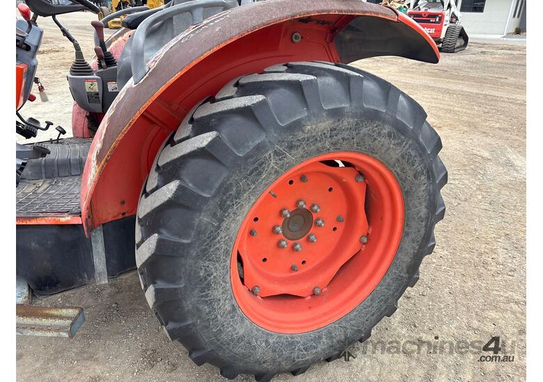Kubota M6040D Tractor / Loader