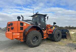 Hitachi   ZW250 loader