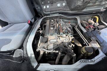 2013 Toyota Hiace Diesel 13 Seater Bus