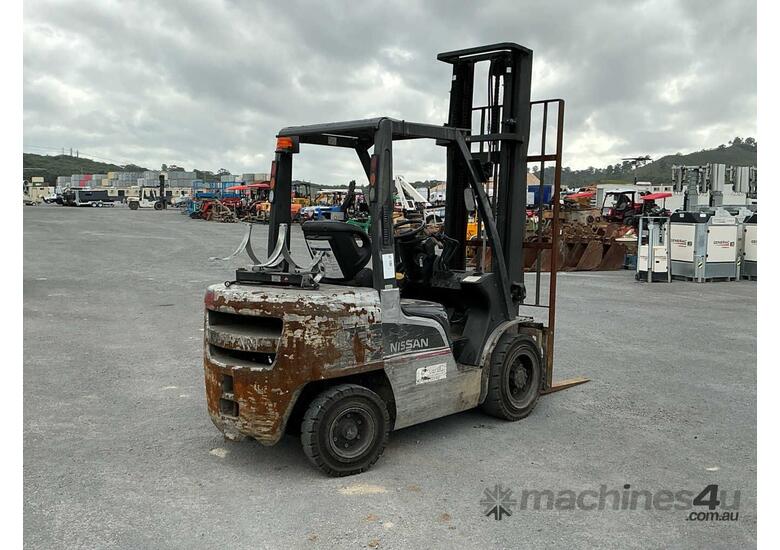 2012 Nissan UG1F2A30DU Counter Balance Forklift