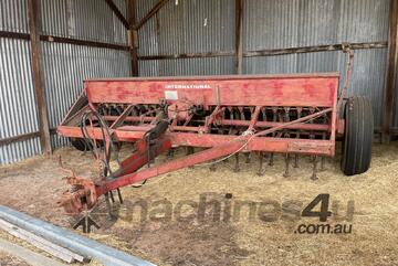 International 6-2 24 row combine