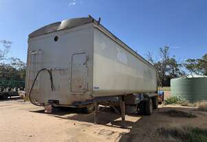 2009 MOORE 32FT TRI AXLE TIPPER
