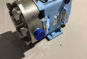 Waukesha (SPX) rotary lobe pump BRAND NEW unused food grade