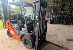 2019 TOYOTA 8 SERIES DELUX 2.5 TON CLEAR VIEW MAST FORKLIFT