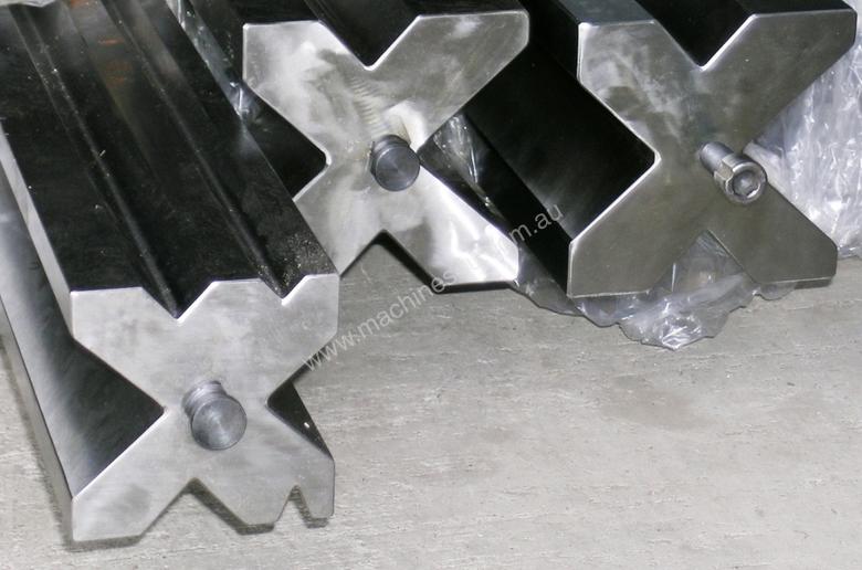 Click to view full size photos MULTI-VEE DIE BLOCK FOR PRESS BRAKE 150SQ X 4100