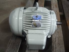 BROOK 5.5HP 3 PHASE ELECTRIC MOTOR/ 1440 RPM - picture1' - Click to enlarge