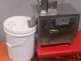Powder milling machine  - picture2' - Click to enlarge