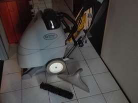 Nilfisk AX410 carpet shampooer - picture0' - Click to enlarge