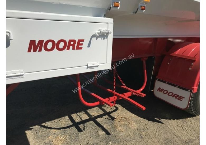 caption Moore R/T Lead/Mid Tipper Trailer