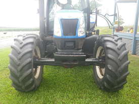 Tractor New Holland TS135A 2006 - picture0' - Click to enlarge