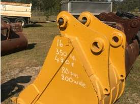 Trenching Bucket With Teeth - picture1' - Click to enlarge